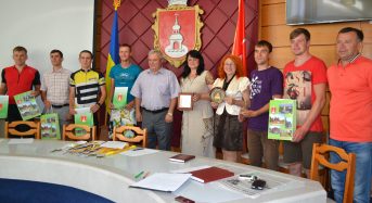 Очільники міського самоврядування провели зустріч із переяславськими спортсменами-тріатлоністами, учасниками міжнародних змаганнь “Слов’янська хвиля-2017”