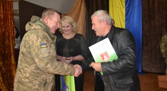 На Київщині у військовій частині вояків вітали з Днем захисника України