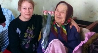 На Київщині представники Пенсійного фонду привітали ювілярку зі 100-річчям