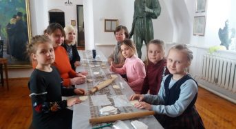 В музеї дітям проведено майстер-клас «Українська хата»