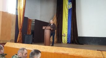 На Київщині воїни-артилеристи слухали лекцію про українське козацтво