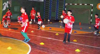 В Переяславі-Хмельницькому брати Кривенки вчать дітей грати у футбол