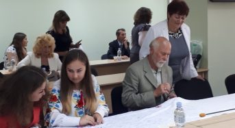 В Переяславі на Всеукраїнській науково-практичній конференції продовжили вишивати унікальний український рушник