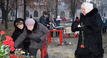У місті відбувся мітинг-реквієм присвячений пам’яті жертв голодоморів в Україні (Фоторепортаж)