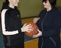 Алла Бикова отримала звання «Заслужений тренер України». Тридцять п’ять років вона тренує баскетболістів