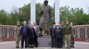 У День пам’яті та примирення традиційно відвідали ветеранів війни (Фото)