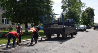 Працівники цеху “Благоустрій” приступили до виконання поточного ремонту по вулиці Магдебурзького права