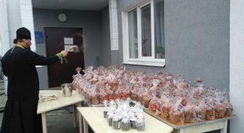 284 клієнти Переяслав-Хмельницького центру соціального захисту напередодні Великодніх свят отримали освячені пасхальні куличі