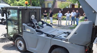 Представники компанії Kärcher провели у місті «тест-драйв» автомобіля для прибирання
