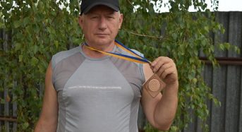 64-річний Микола Стаценко взяв на змагання у Кропивницький власний велосипед. Повернувся із медаллю