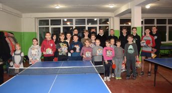 Солодощі до свят у подарунок отримали юні тенісисти місцевої ДЮСШ