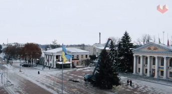 У Переяславі встановлено центральну новорічну ялинку