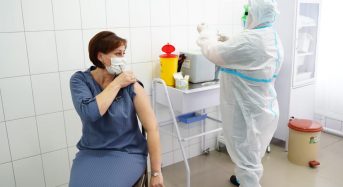 Упродовж першого дня вакцинальної кампанії на Київщині щеплення проти коронавірусу отримали 23 медики