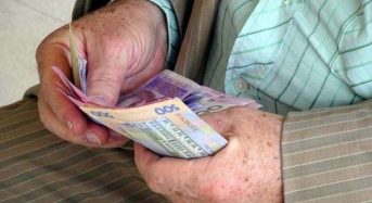 Через тиждень в Україні підвищать пенсійний вік і перерахують виплати. Що зміниться з 1 квітня