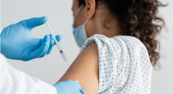 МОЗ дозволив третю дозу Covid-вакцини в Україні: хто її отримає