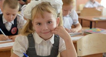 Зарахування дітей до першого класу в Україні: батькам розповіли про можливі труднощі