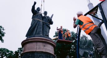 На світанку у Переяславі демонтували пам’ятник «возз’єднання» України з росією