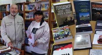 Переяславська публічна бібліотека отримала професорський подарунок – книги з історії Голодомору