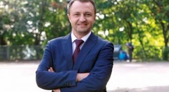 Випускник університету, мовний омбудсмен Тарас Кремінь поділився порадами як легко перейти на українську