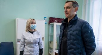 Міністр охорони здоров’я Віктор Ляшко перевірив переяславський центр щеплень на наявність вакцин