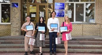 Стажерам, які проходили стажування у виконавчих органах Переяславської міської ради міський голова вручив Сертифікати