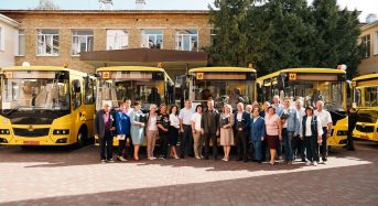 Руслан Кравченко: З початку року громади Київщини отримали 69 шкільних автобусів