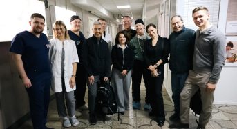 Пластичні хірурги із США три дні безплатно оперували захисників зі складними щелепно-лицевими травмами на Київщині