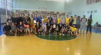 У відкритому кубку університету з волейболу серед чоловічих команд перемогу здобула команда “Альта”