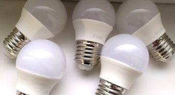 У відділеннях Укрпошти пенсіонери можуть обміняти ще 5 LED-ламп