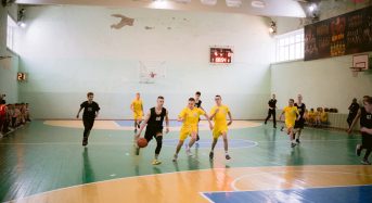 Команда переяславського ліцею імені Володимира Мономаха з баскетболу перемогла у півфіналі районного етапу «Всеукраїнських шкільних ліг пліч-о-пліч»
