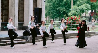 Співали, танцювали й збирали донати для воїнів: у Переяславі відбувся благодійний концерт (фоторепортаж)