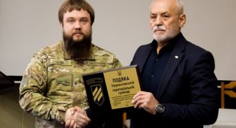 Представник 3-ї ОШБ передав Подяку Переяславській громаді за підтримку підрозділу