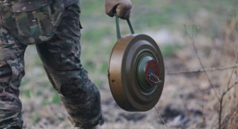 Життя на вибухівці: чому розмінування України триватиме роки