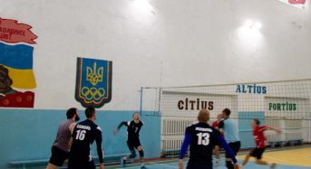 «Ура, волейбол!»: студенти Переяславського професійного коледжу зіграли товариський турнір з досвідченими спортсменами