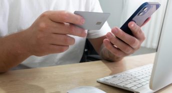 З 1 жовтня в Україні змінюються правила карткових переказів