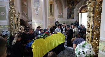 “Родина чекала і вірила в диво, та воно не сталося”: у Переяславі попрощалися із захисником Олександром Гришком, який понад рік вважався зниклим безвісти