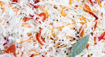 Смачна маринована капуста: можна їсти наступного дня! Сезонний рецепт