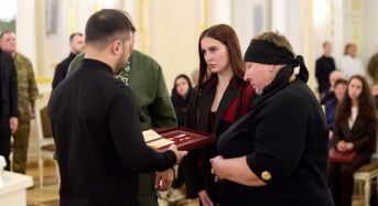 Президент вручив орден “Золота Зірка” рідним Героя України Романа Шаповала з Гланишева