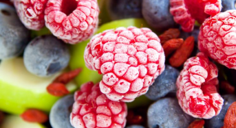 Дієтологи назвали 6 фруктів, які краще вживати замороженими, а не свіжими