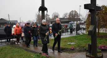 21 листопада – День гідності та свободи. У Переяславській громаді вшанували тих, хто своїм подвигом утвердив право України на свободу, гідність і незалежність