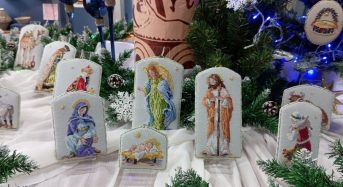 “Дванадцять днів Різдва”: у Переяславі діє виставка вишитих ялинкових прикрас