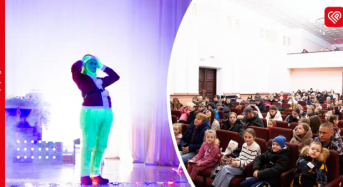 У Переяславі діти з багатодітних родин відвідали благодійну різдвяну виставу та отримали солодкі подарунки