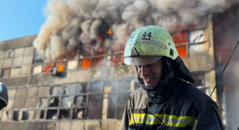 Як безпечно евакуюватися з багатоповерхівки під час атаки чи пожежі: поради рятувальників