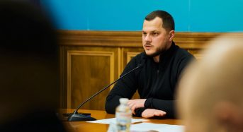 Рада оборони Київщини рекомендує громадам самостійно ухвалити рішення щодо відновлення навчального процесу у школах. У Переяславській громаді діти пішли до школи сьогодні, 19 січня