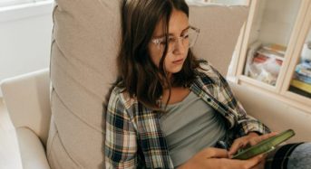 Безпека дітей онлайн: чи готова Україна до обмежень соцмереж