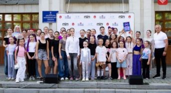 Розгадали «Код натхнення» через танець і вокал: творчі колективи Переяслава дали благодійний концерт просто неба