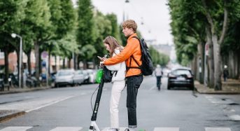 Загиблі діти і суспільний резонанс: як в Україні регулюють користування електричними самокатами?