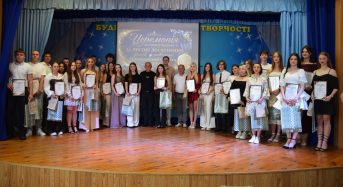 Їхня юність писалася між уроками і тривогами (ФОТО)