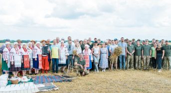 «Буде хліб — буде й Перемога!»: на Київщині провели «Воєнні зажинки-2026», де перші снопи скосили українські артилеристи