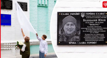 Закоханий у сцену, спорт і авіацію: у Переяславі відкрили меморіальну дошку Захиснику Юрію Білецькому на псевдо «Боїнг»